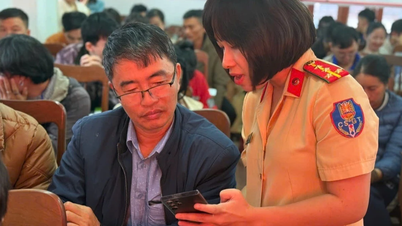 Gia Lai: 350 人を超える運転免許試験受験者に VNeTraffic アプリケーションのインストールをサポートしました。