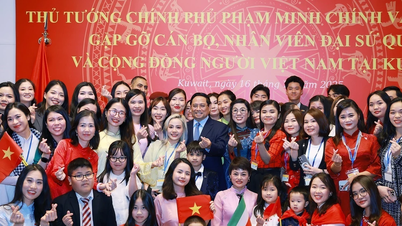 Ο Πρωθυπουργός Φαμ Μινχ Τσινχ επισκέπτεται αντιπροσωπείες του Βιετνάμ στο Κουβέιτ