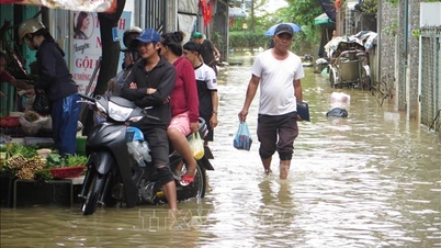 Người dân Huế chạy lụt lần thứ 4