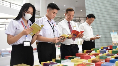 Академія посадових осіб міста Хошимін організовує Тиждень книги з нагоди Дня в'єтнамських учителів