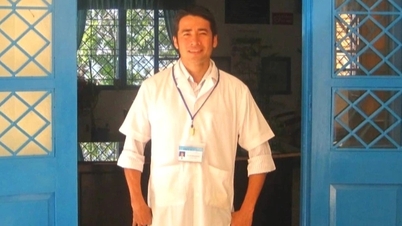 মাছের শুক্রাণু নিয়ে পড়াশোনা করা একজন শিক্ষকই জলজ শিল্পে অধ্যাপক পদের জন্য একমাত্র প্রার্থী।