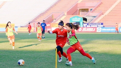 Das vietnamesische Frauenteam reist nach Phu Tho, um dort zu trainieren und sich auf die Südostasienspiele vorzubereiten.