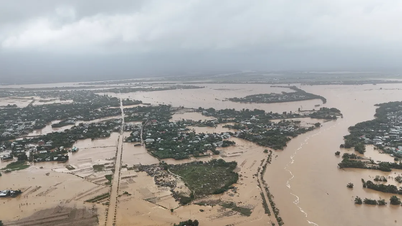 Дананг: Уровень воды в реках Тху Бон и Ву Джиа повышается, изолируя многие низменные районы.