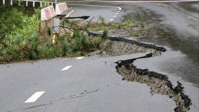 De fortes pluies provoquent de graves inondations et des glissements de terrain.