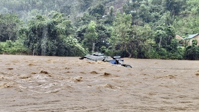 Cố vượt ngầm tràn khi lũ dâng nhanh, xe container bị cuốn trôi, tài xế mất tích