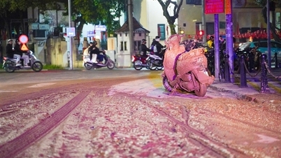 Truy tìm xe tải đổ bùn nhão ra đường khiến nhiều xe máy trượt ngã trong đêm