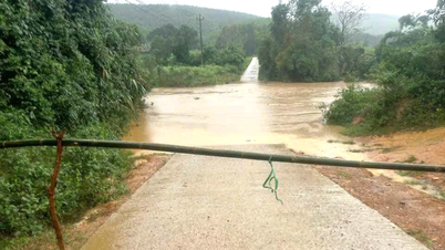 홍수로 인해 5,000가구 이상이 전기를 잃었습니다.