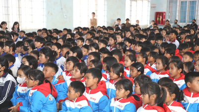 “Áo ấm đến trường” đến với học sinh vùng biên giới Lâm Đồng