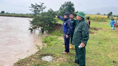 Gia Lai: Salvarea la timp a 10 persoane izolate de inundații