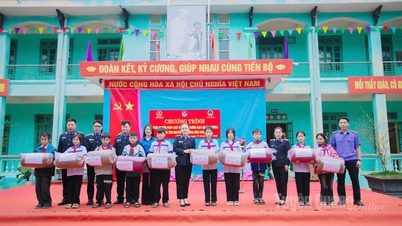 دادگاه خلق استان، پیشگیری از خشونت در مدارس را ترویج می‌دهد و به دانش‌آموزان محروم هدایایی می‌دهد