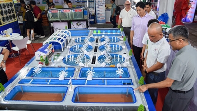 Turistler, modern su ürünleri yetiştirme tekniklerini ve "dev" karides ve yengeç örneklerini görmenin heyecanını yaşadılar.