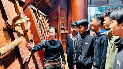 एडे लॉन्ग हाउस स्पेस का शुभारंभ और हाउस-मूविंग समारोह का पुनः मंचन