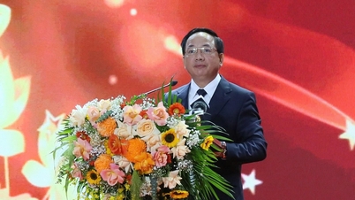 Pertukaran biasa dalam mengkaji dan mengikuti ideologi, moral dan gaya Ho Chi Minh