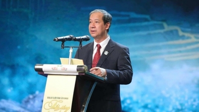 'Nhà giáo là người thắp lên ngọn lửa tri thức, tạo lập niềm tin và khát vọng trong mỗi học trò'