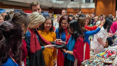 Mesajul de solidaritate și împărtășire a iubirii transmis de Vietnam la Târgul Internațional de Caritate din 2025 din Republica Cehă