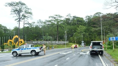 Lam Dong, geçitteki heyelanın ardından trafiği yönlendirdi...