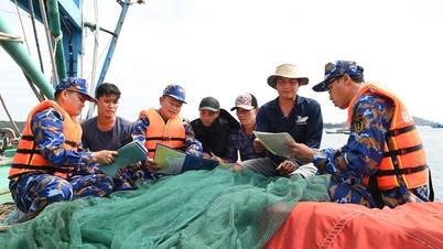 Brigade 127 mensosialisasikan kepada nelayan tentang penangkapan ikan ilegal