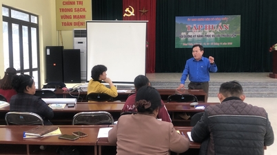 Die Gemeinde Dam Thuy organisierte einen Schulungskurs zur Verbesserung der Tourismuskenntnisse für 126 Studenten – Cao Bang Electronic Newspaper