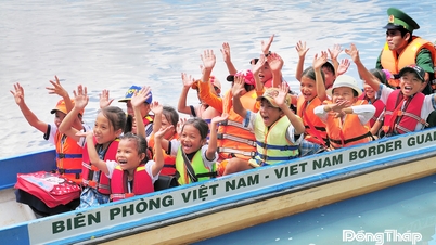 작은 책에서 큰 꿈이 동탑에서 자랍니다.