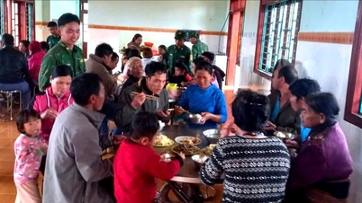 สถานีตำรวจตระเวนชายแดนการี จัด “ครัวซีโร่ดง” ช่วยเหลือประชาชนเลี่ยงดินถล่ม