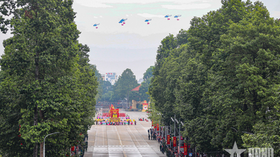 Η σημαία κυματίζει, η Πατρίδα είναι ακλόνητη στην καρδιά