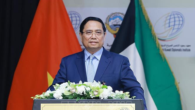 Perdana Menteri Pham Minh Chinh melawat Akademi Diplomatik Kuwait