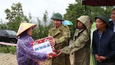 Председатель провинциального народного комитета Та Ань Туан проинспектировал ситуацию с наводнением в коммуне Ян Мао.