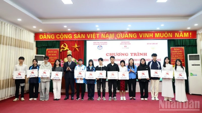 Dana Benih Vietnam memberikan beasiswa kepada siswa miskin yang mengatasi kesulitan di Tuyen Quang