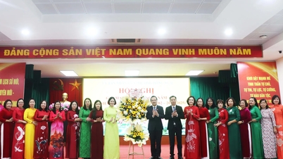 វួដ Dong Ngac ប្រារព្ធខួបលើកទី 43 នៃទិវាគ្រូបង្រៀនវៀតណាម