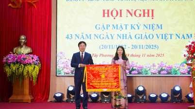 ឃុំ Tay Phuong ប្រារព្ធខួបលើកទី 43 នៃទិវាគ្រូបង្រៀនវៀតណាម