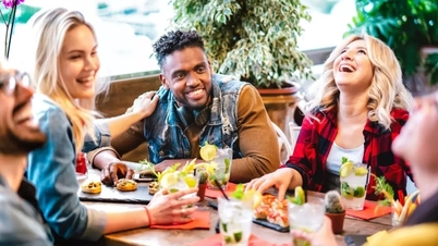 Bàn ăn chung: Khi nỗi cô đơn của gen Z thành "mỏ vàng" cho ngành F&B