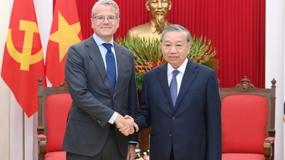 Foto: Generalsekreterare To Lam tar emot den globala VD:n för AP Moller-Maersk Group