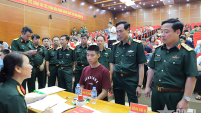 Personen som "tänder" elden för att förnya utbildningen av militär logistik och tekniska officerare