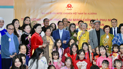 Le Premier ministre Pham Minh Chinh et son épouse ont rencontré la communauté vietnamienne en Algérie.