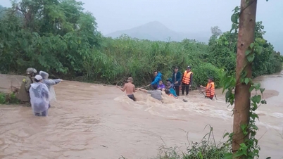 Xã Phú Hòa 1 di dời trong đêm 133 hộ khỏi nơi ngập lụt