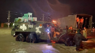 洪水が記録的な高さに達し、ジャライ省は夜間に数千人を緊急避難させた。