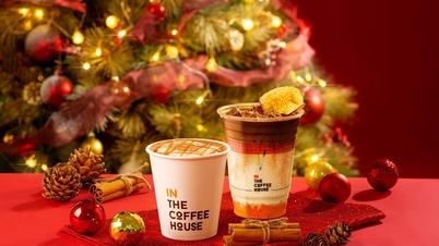 Koffiehuizen met vroege kerstversieringen zorgen voor een stijgende verkoop, waardoor veel jongeren worden aangetrokken