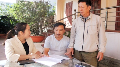 Reviewing poor and near-poor households in Hoang Van: Ensuring objectivity and compliance with regulations