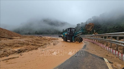 Sesuv půdy na státní dálnici 27C byl z velké části odstraněn a mnoho uvězněných lidí a vozidel bylo zachráněno.