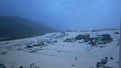 น้ำท่วมที่เมืองกวีเญิน ชาวบ้านต้องอดนอนทั้งคืนเพื่อหนีน้ำท่วม