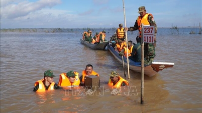 Menyelaras rondaan dua hala dan memeriksa penanda sempadan semasa musim banjir