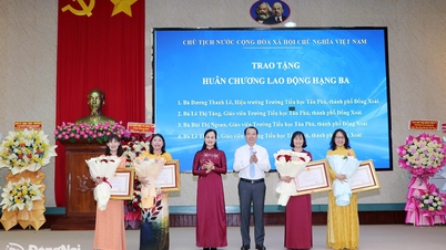 يشيد حي بينه فوك بالمعلمين والطلاب المتميزين ويكافئهم