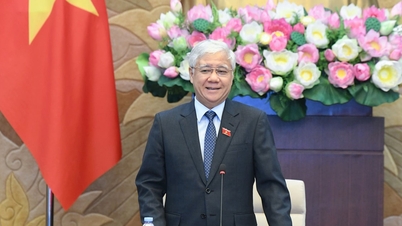 Phó Bí thư Thường trực Đảng ủy Quốc hội Đỗ Văn Chiến chủ trì cuộc làm việc về công tác Đảng