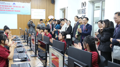 Das Hanoi College of Technology veranstaltet zahlreiche Aktivitäten zur Feier des vietnamesischen Lehrertags.