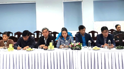 Beratung über den Entwurf des politischen Berichts, der dem 16. Kongress vorgelegt werden soll.