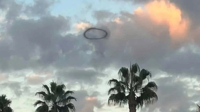 Strange black smoke ring in the sky makes tourists think UFO appeared