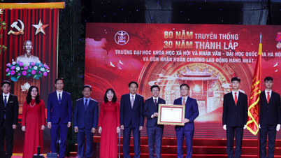 มหาวิทยาลัยสังคมศาสตร์และมนุษยศาสตร์ได้รับเหรียญแรงงานชั้นหนึ่ง