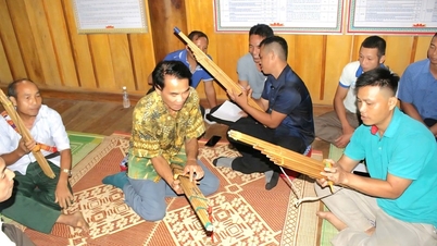 „Profesorii fără podiumuri” mențin flacăra culturii thailandeze vie în mijlocul junglei