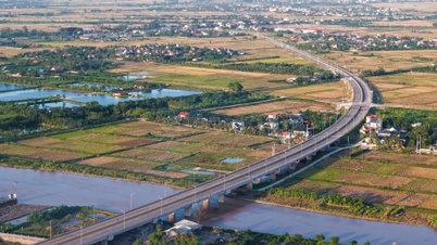 A Hoa folyó hídja és a 760 milliárd VND értékű útépítési projekt Hai Phongban bekötőutakra vár.