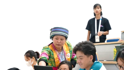 Leraar steekt 'het vuur aan' van STEM en robots op het rotsplateau